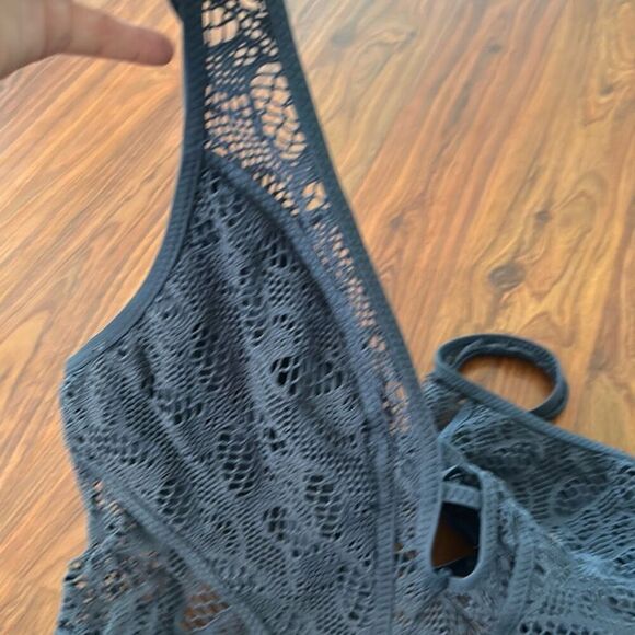 Becca gray lace swimsuit size large/extra large - Picture 4 of 5